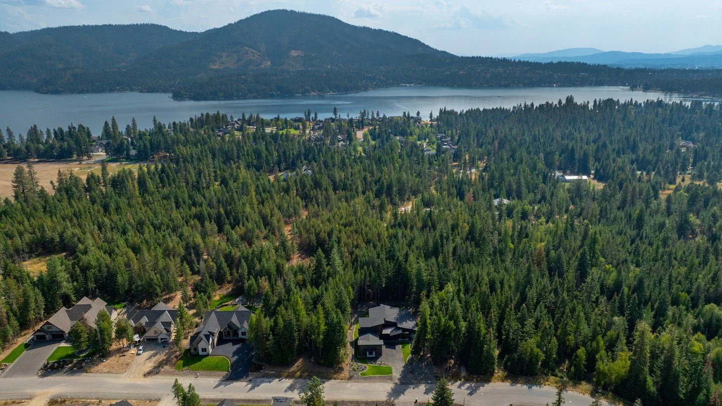 Who else is ready for the warmer weather coming up? ☀️⁠
⁠
If you're ready for views like these every morning, our team can guide you through our design build process. Set up your free discovery call to discuss your options or see what's already avail