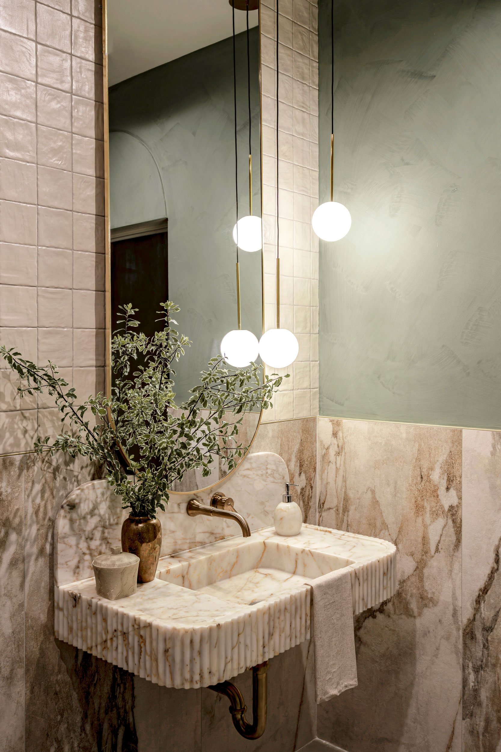 flamant-ii-nail-boutique-wilmette-bathroom-pendant-lighting-studio-mak.jpg