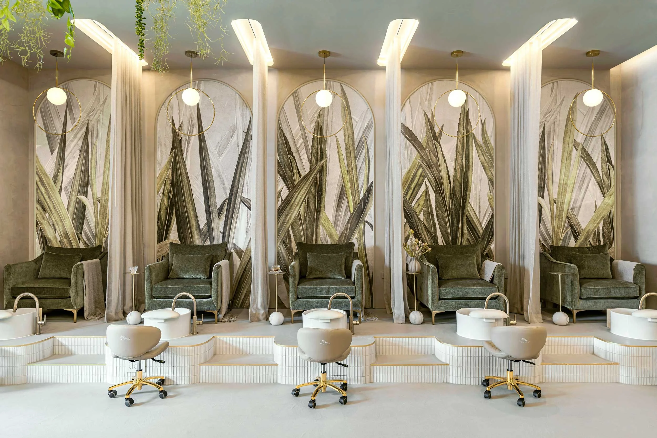 flamant-ii-nail-boutique-wilmette-pedicure-room-full-view-studio-mak.jpg
