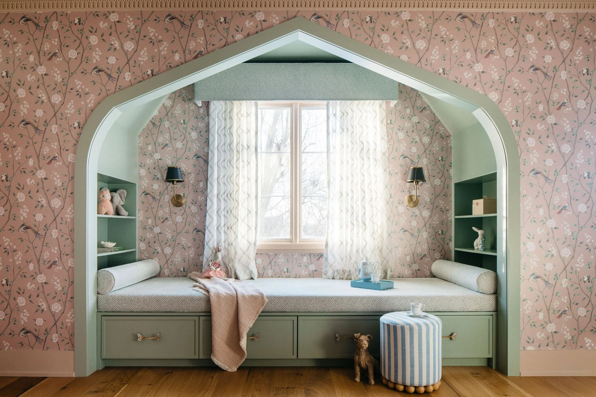 studio-mak-glenview-girls-bedroom-reading-nook.jpg