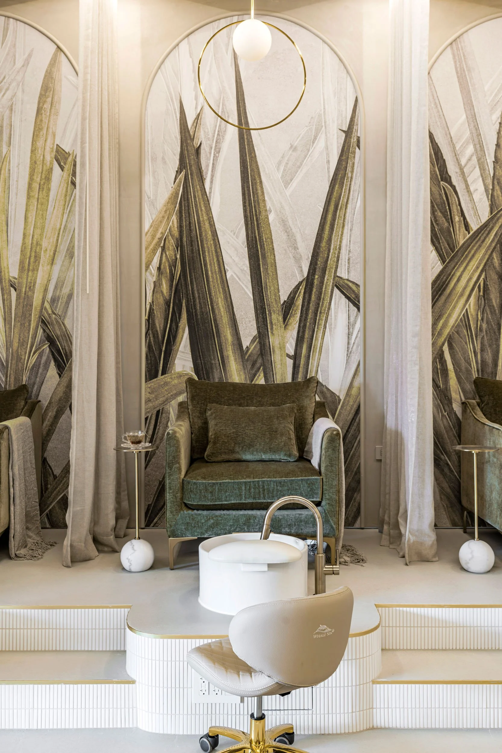 flamant-ii-nail-boutique-wilmette-pedicure-botanical-mural-studio-mak.jpg