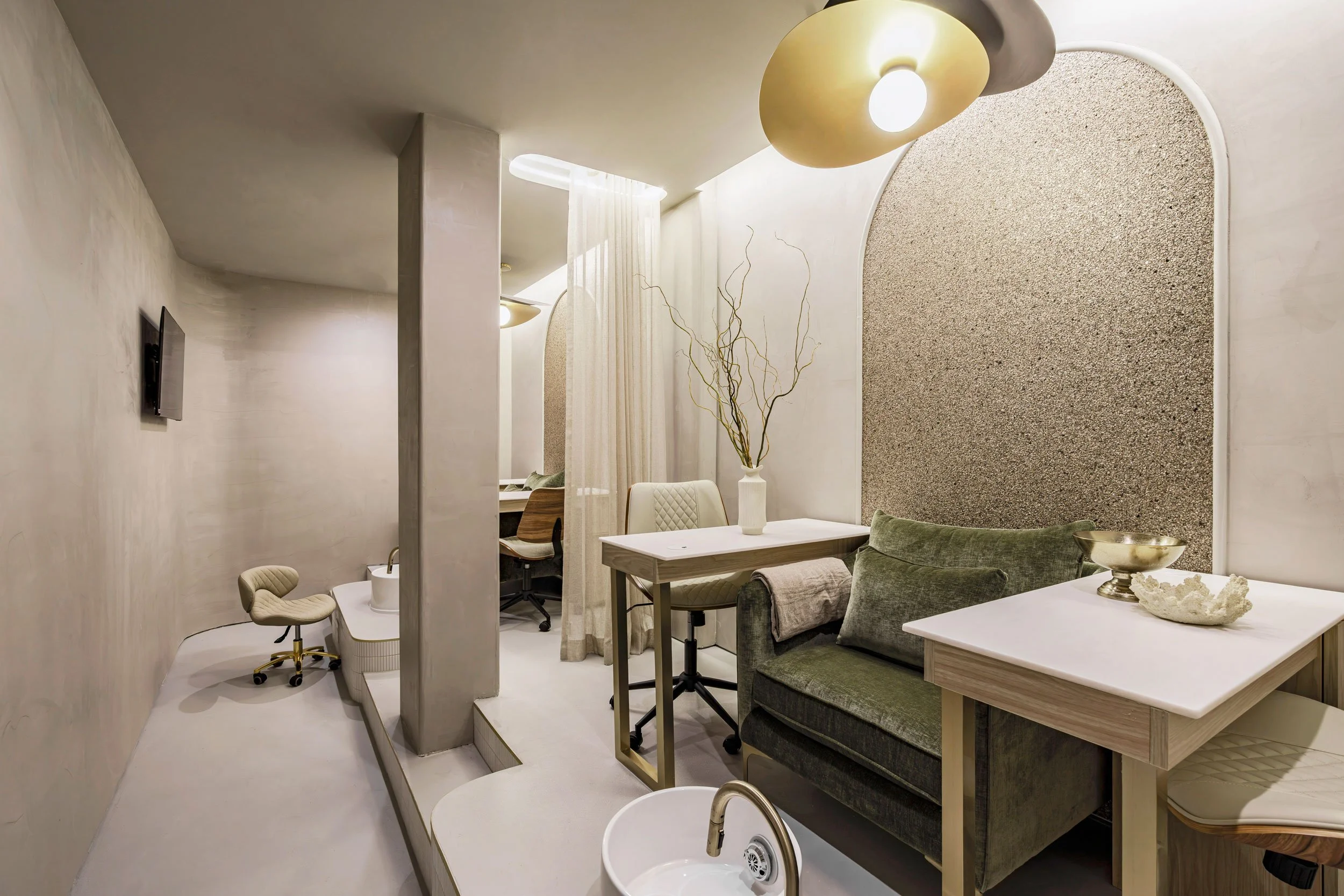 flamant-ii-nail-boutique-wilmette-private-room-interior-studio-mak.jpg