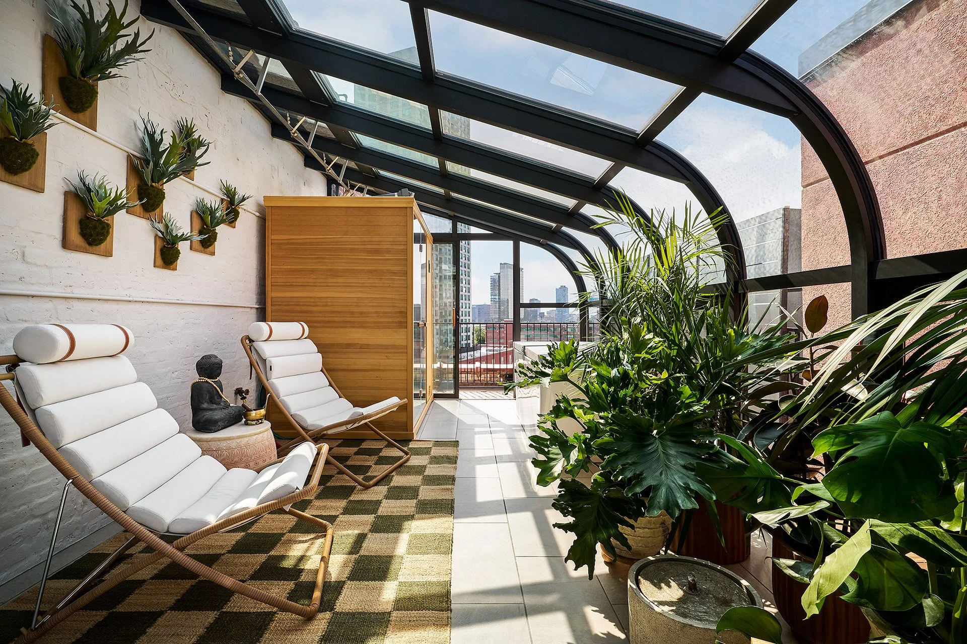 Rooftop deck design River North Chicago — Studio MAK