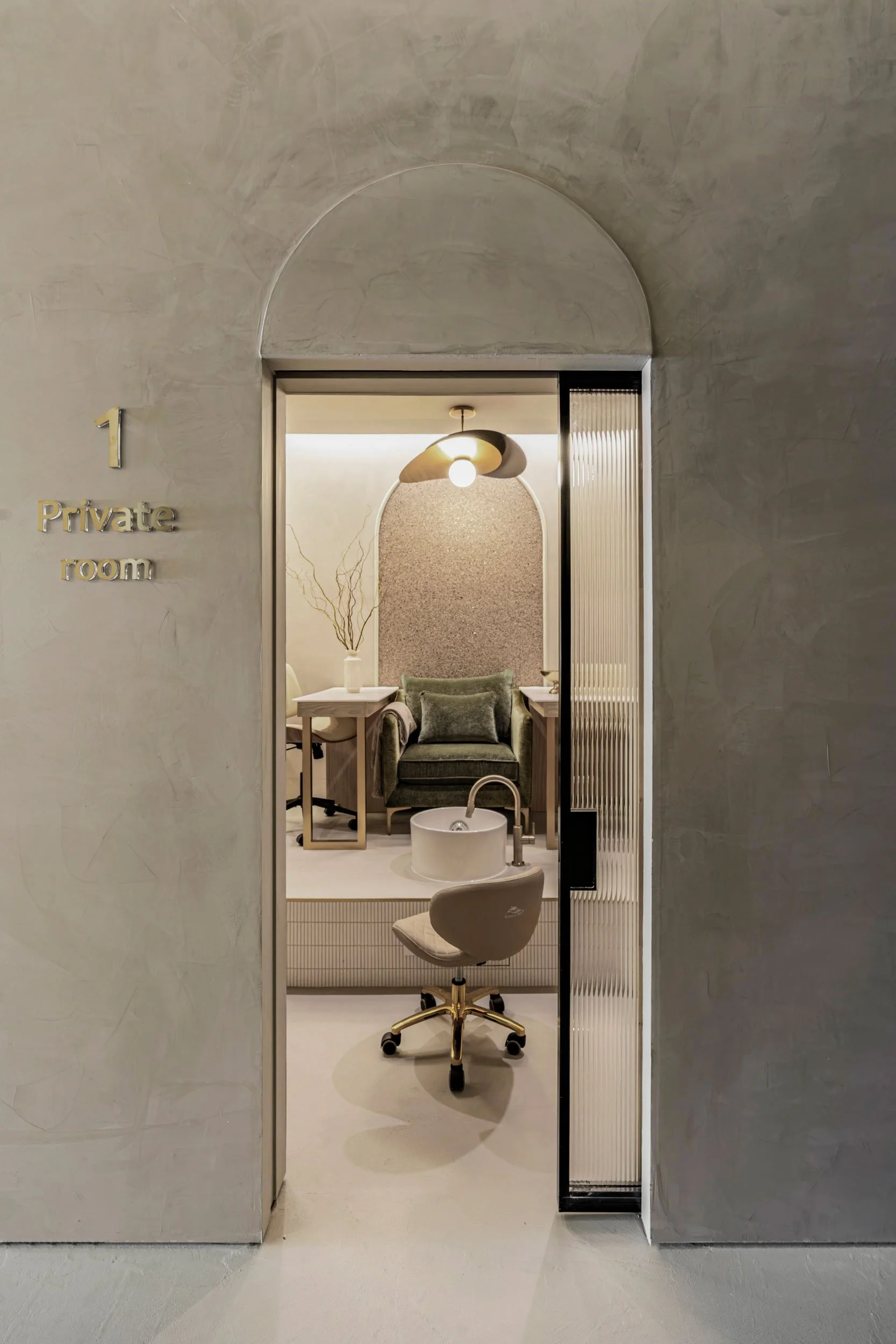 flamant-ii-nail-boutique-wilmette-private-room-studio-mak.jpg