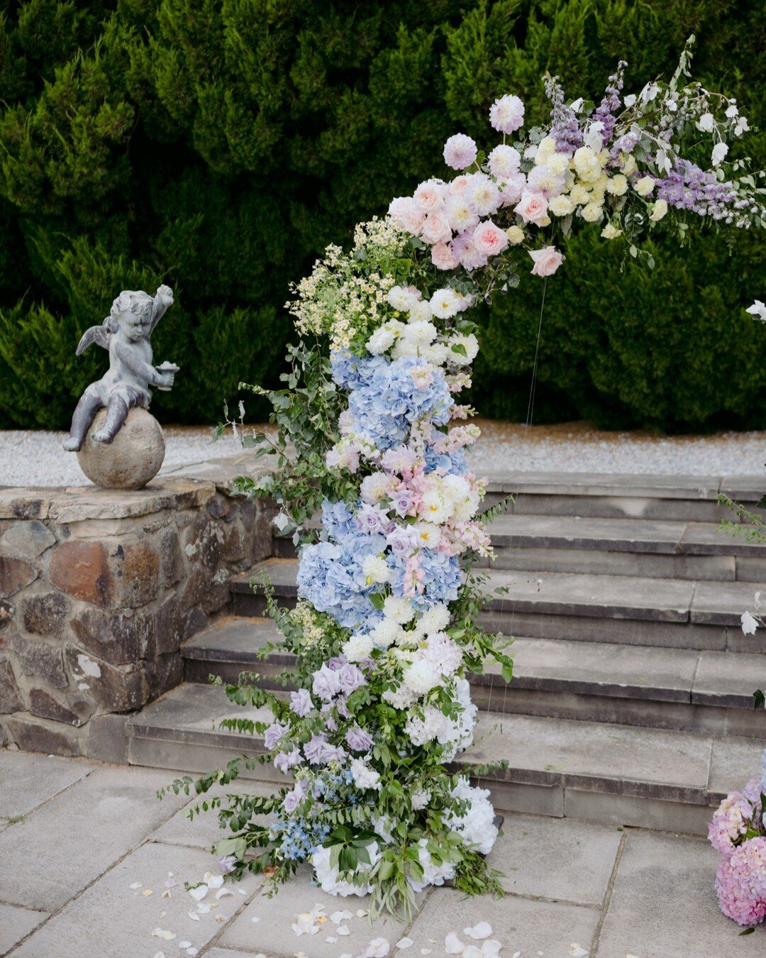 Florals fit for angels 👼🏼​​​​​​​​​
FLORALS: @ivylanecollective
VENUE: @monafarm_
PHOTOGRAPHER: @mitchpohl
HAIR/MUA: @airlieandco

#monafarm #monafarmwedding #braidwood #braidwoodwedding #weddingceremony #asymmetricalarch #ivylanecollective #wedding