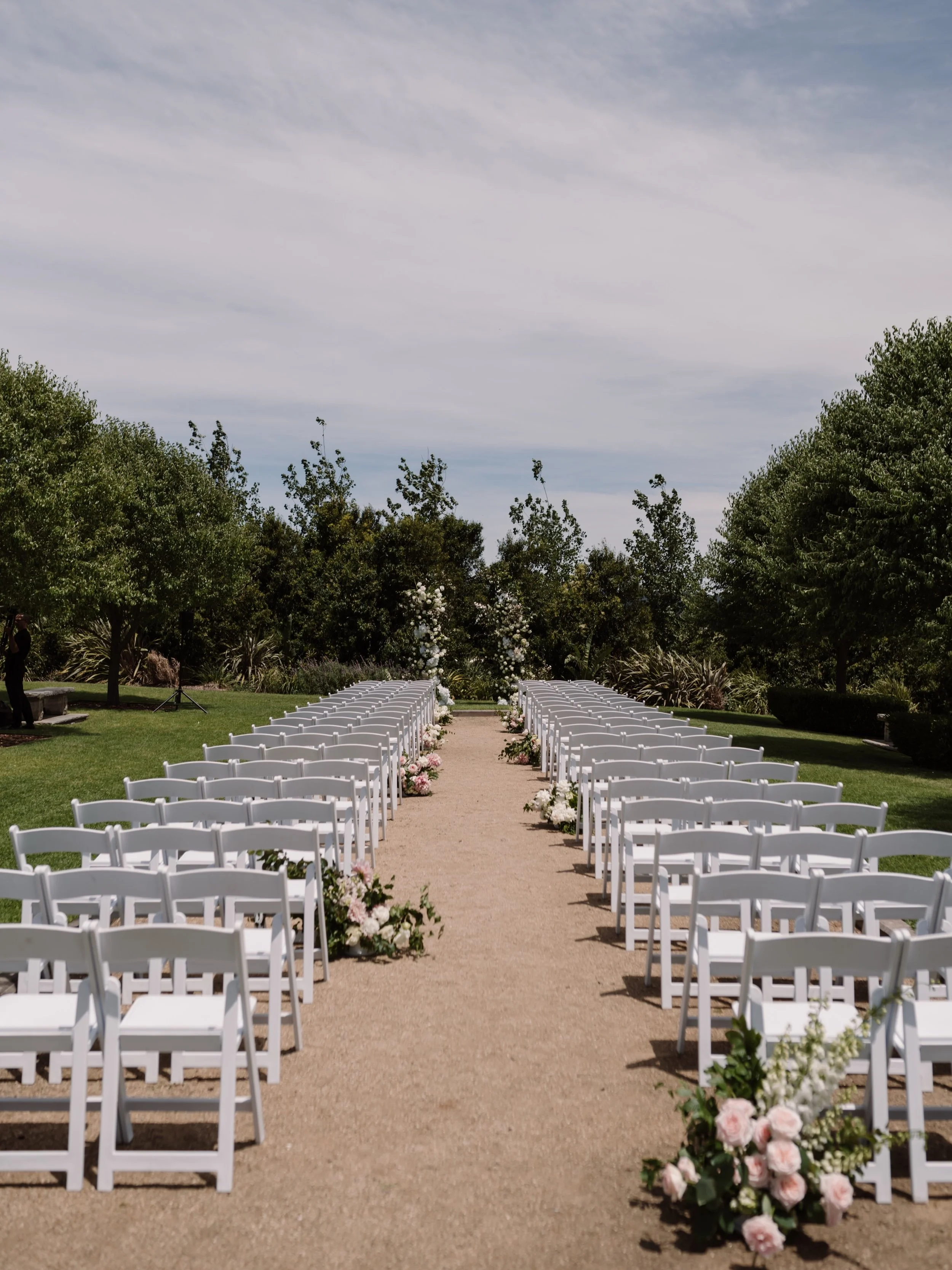 A throwback to November &lsquo;25 for the beautiful wedding of Caitlyn + Shaun 🤍 

The kind of day that reminds us why we do what we do, statement florals and timeless table settings at Linneaus Farm. 

Venue @linnaeuscollection 
Couple @caitlynweic
