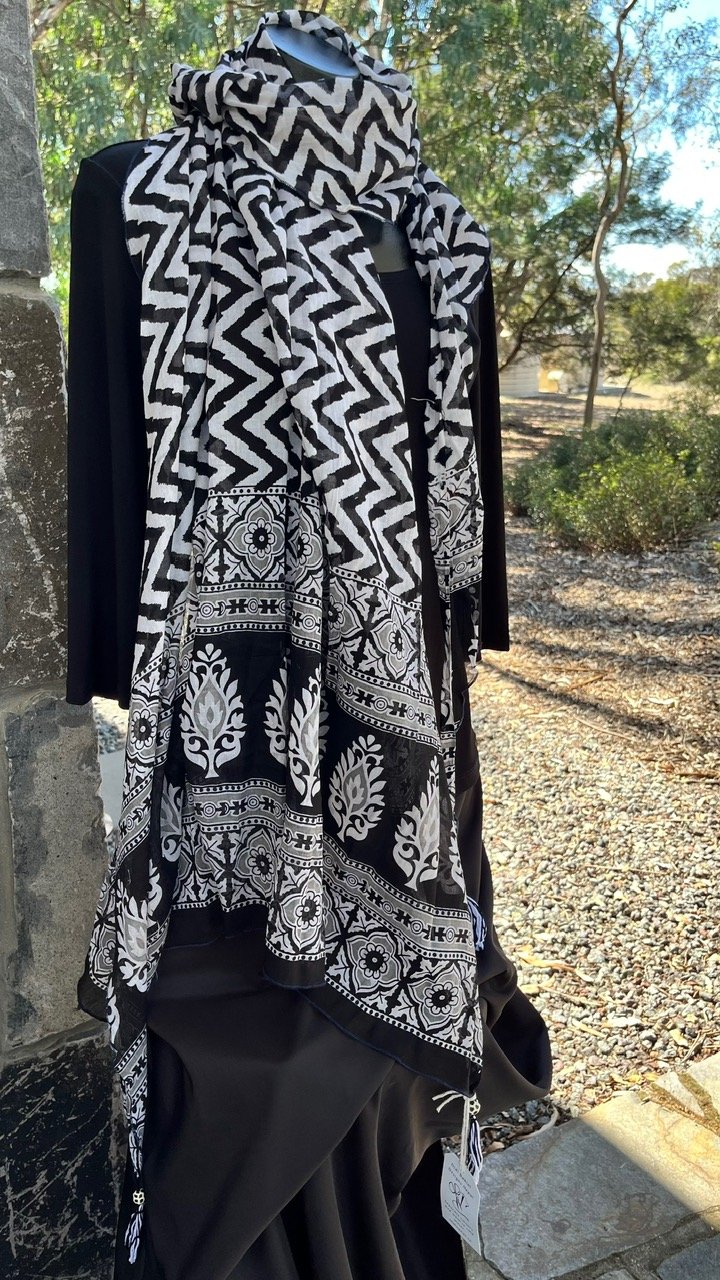 BW tied againJL.jpeg