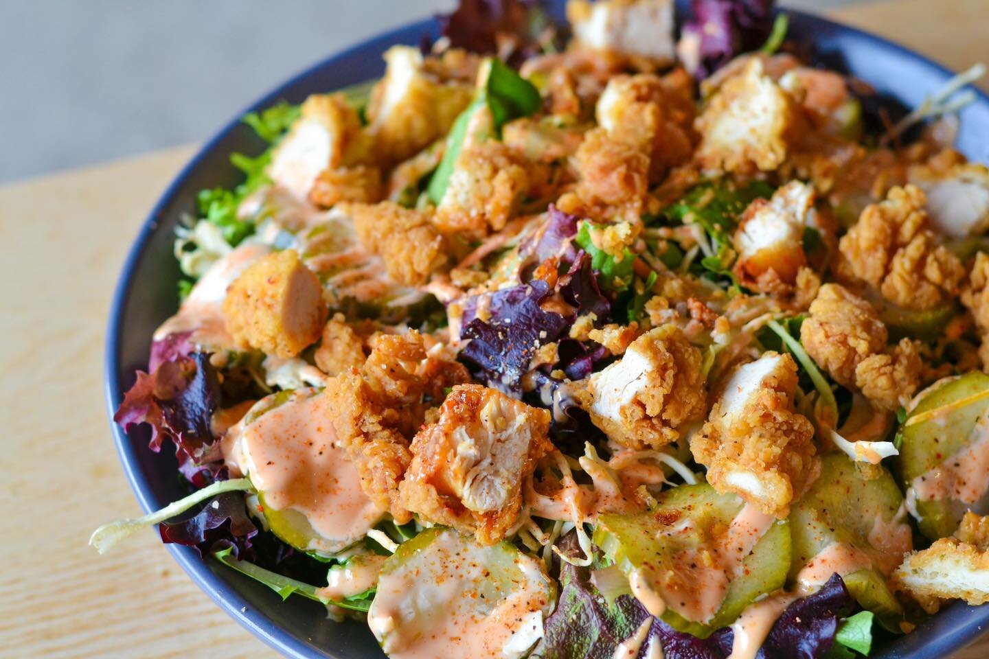 New year, same mouthwatering salad 😮&zwj;💨🦅

#eatflybird #flybird #sofly #friedchicken #chickentendeez #syracusefood #salad