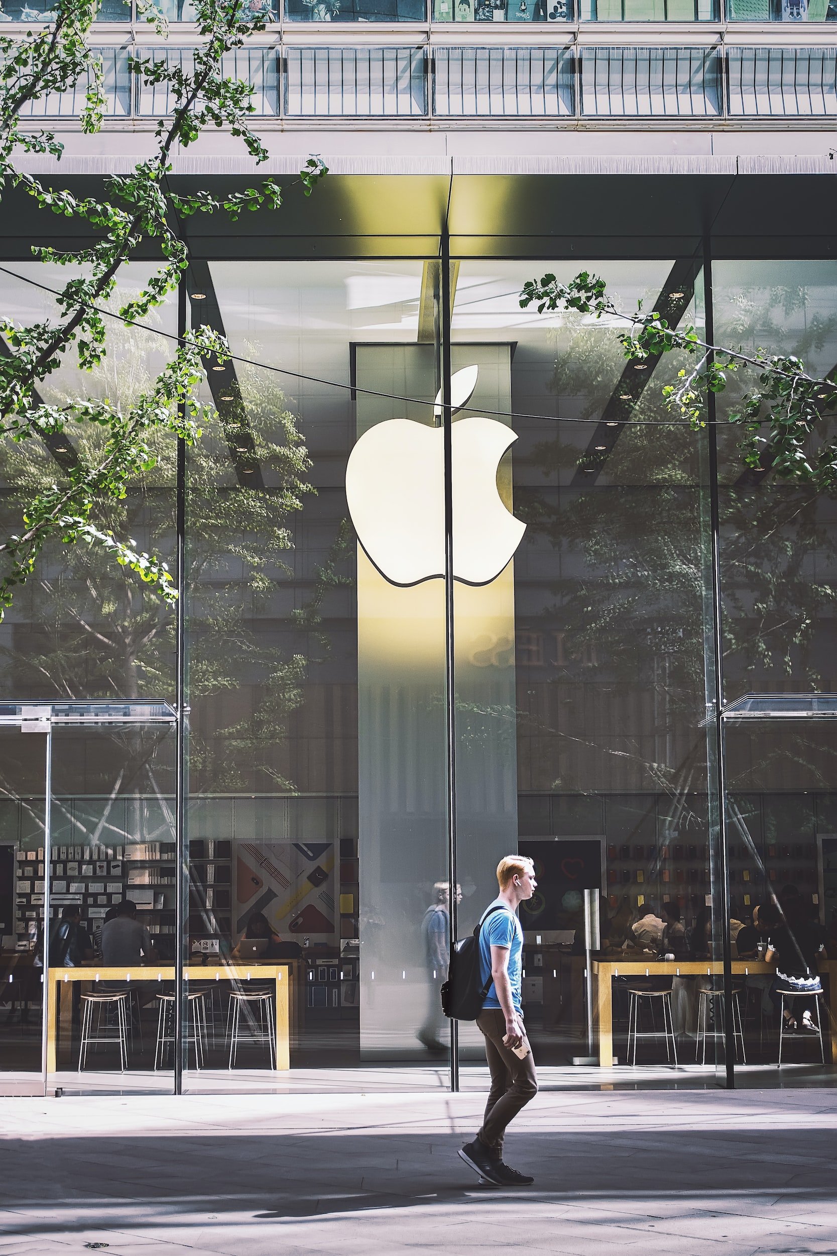 Why Everyone Wants To Be Apple