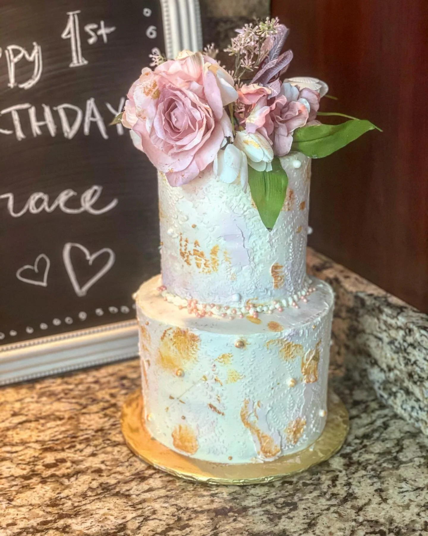 Finally feeling up to creating and sharing again! I made this very delicate floral cake for one of my lovely neighborhood friend&rsquo;s daughter&rsquo;s first birthday. I also made a matching smash cake (identical to the top tier, less the silk flow
