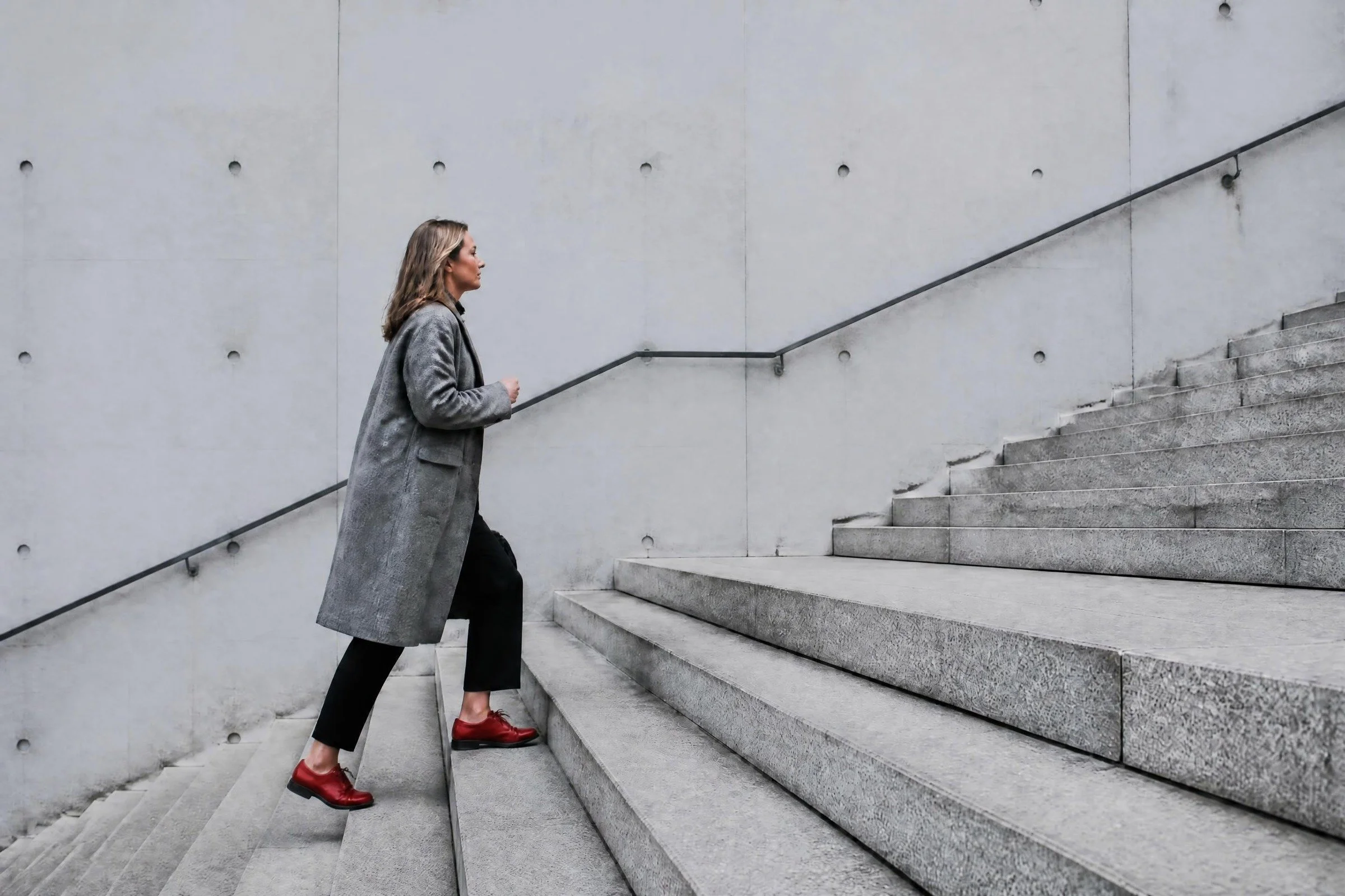 Wechseljahre Bauchfett: Warum es plötzlich wächst und wie du es änderst.