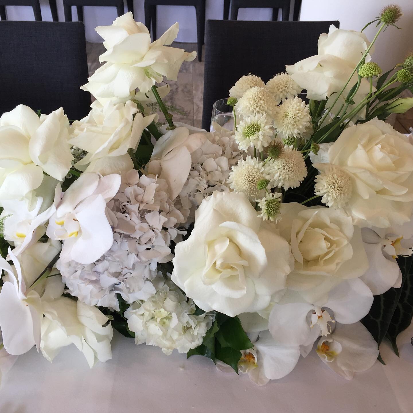 I&rsquo;m not one to be surprised by flowers anymore - however these flowers by Rose McCann @rosarose_flor were amazing #florist #wedding #weddingflowers #gorgeous