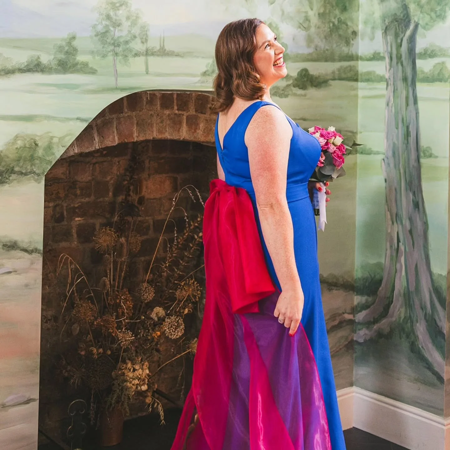The vintage bob is really having a moment right now! Here is my nod to it on Jane's hair at her recent wedding in @segravebarns isn't her dress class! 💗💙

Snaps by @katiekavphoto