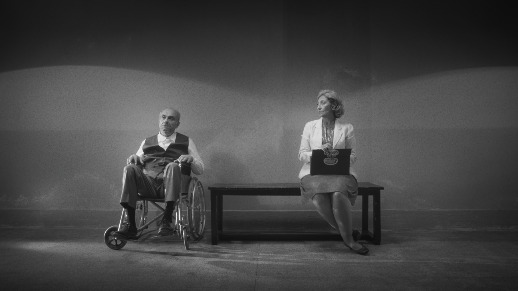 The man who swallowed the radio / Trailer