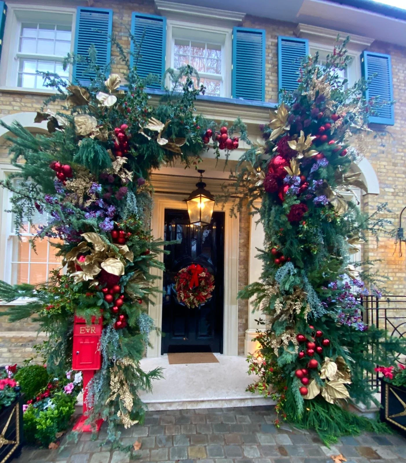 Christmas Decorations - House Entrance