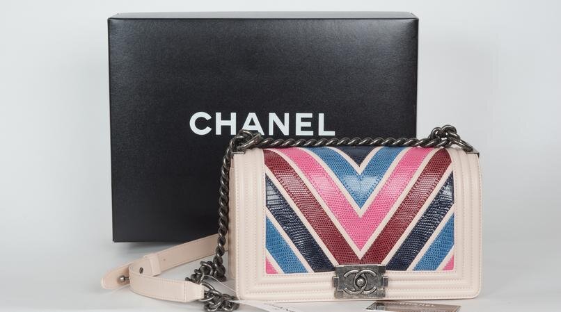 Fashion « Chanel-Vuitton », Sale n°2089, Lot n°221