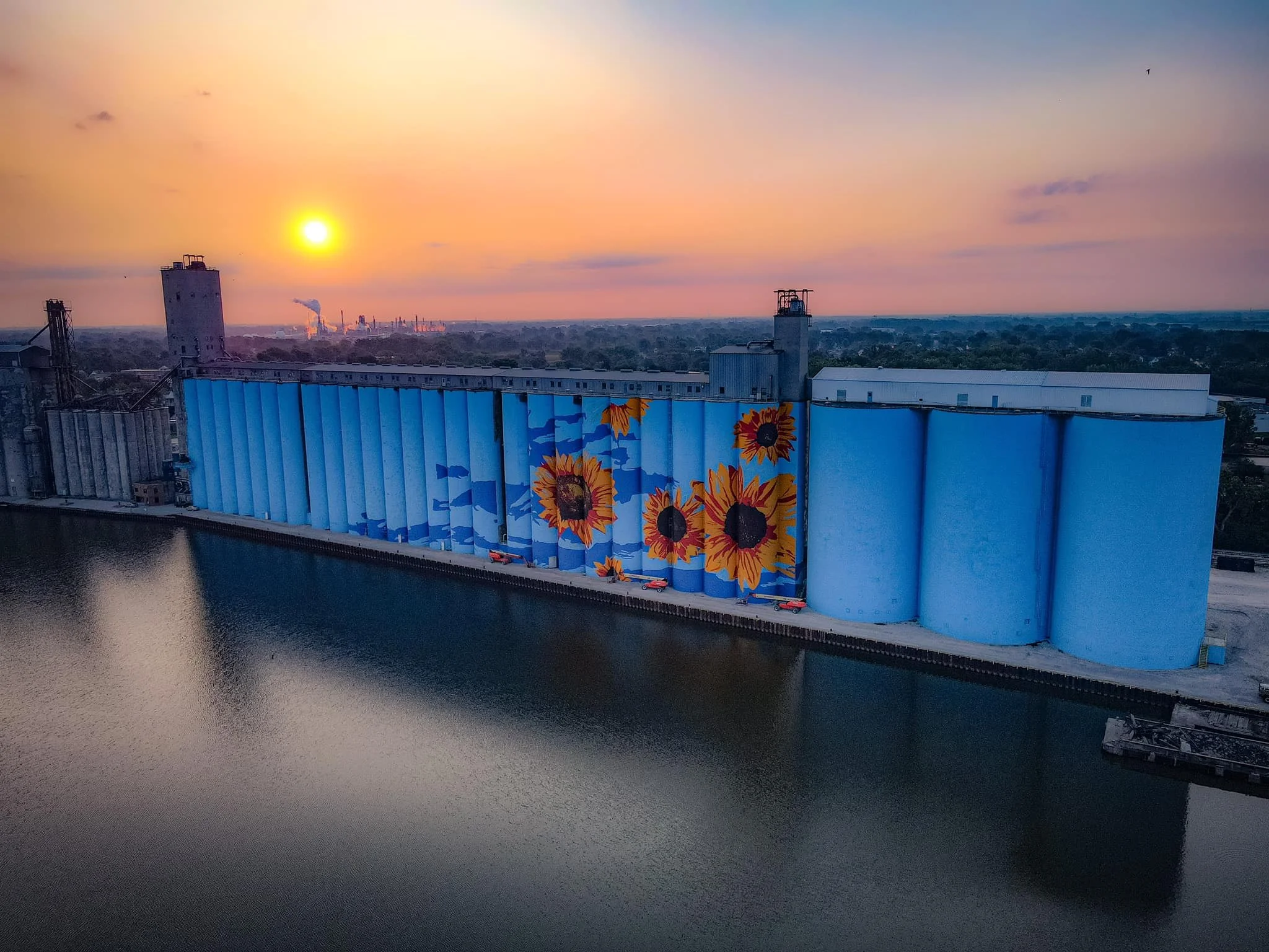 Glass City River Wall, Toledo.jpg