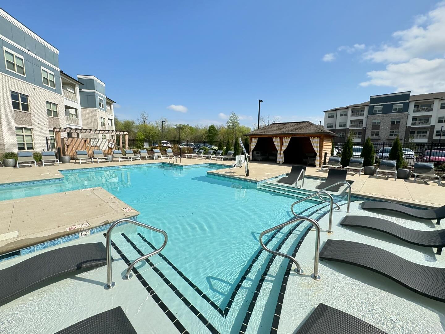 Who wouldn&rsquo;t want to be at our pool ALL SUMMER LONG, to relaxing in our Private Cabanas, or cooking dinner at our Pool-Side Gas Grilling Station, while you catch a tan on our Sun Ledges. This is exactly where you need to be this summer!☀️😁🌸⛱️