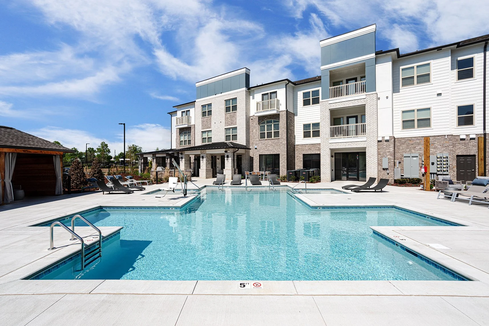 Amenities & Features — Vintage Northcreek Luxury Apartments in