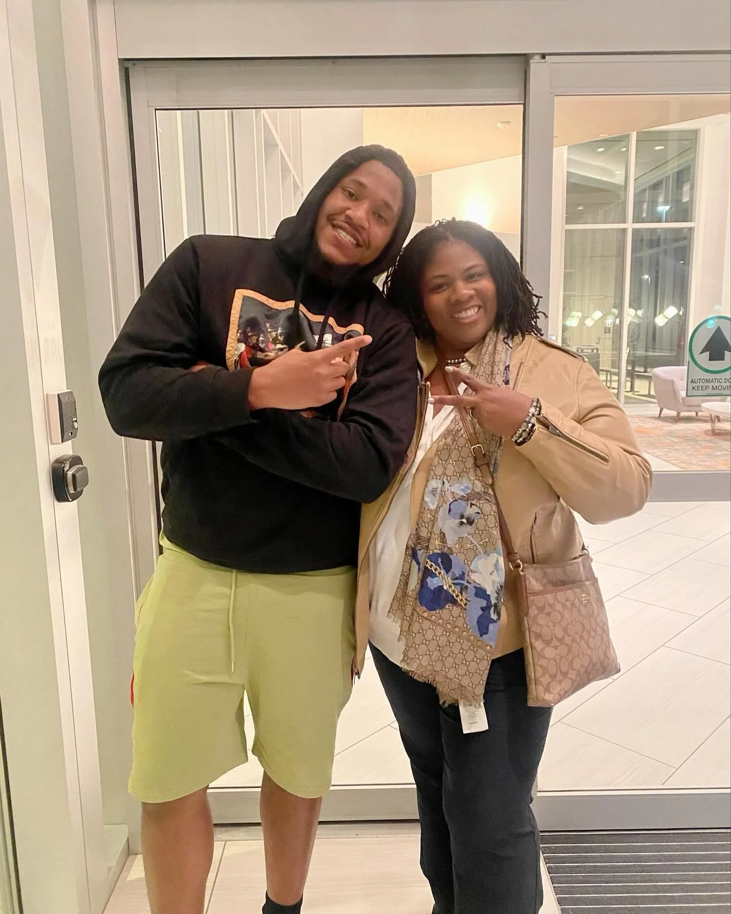 Happy Birthday to @theofficialjacobyjones from Your Lady Lib Crew. Definitely one of the toughest players on the field. A man, an athlete and a philanthropist (Coby love the kids). May you have many more blessed days ahead. - Your Lady Lib fam.
@texa