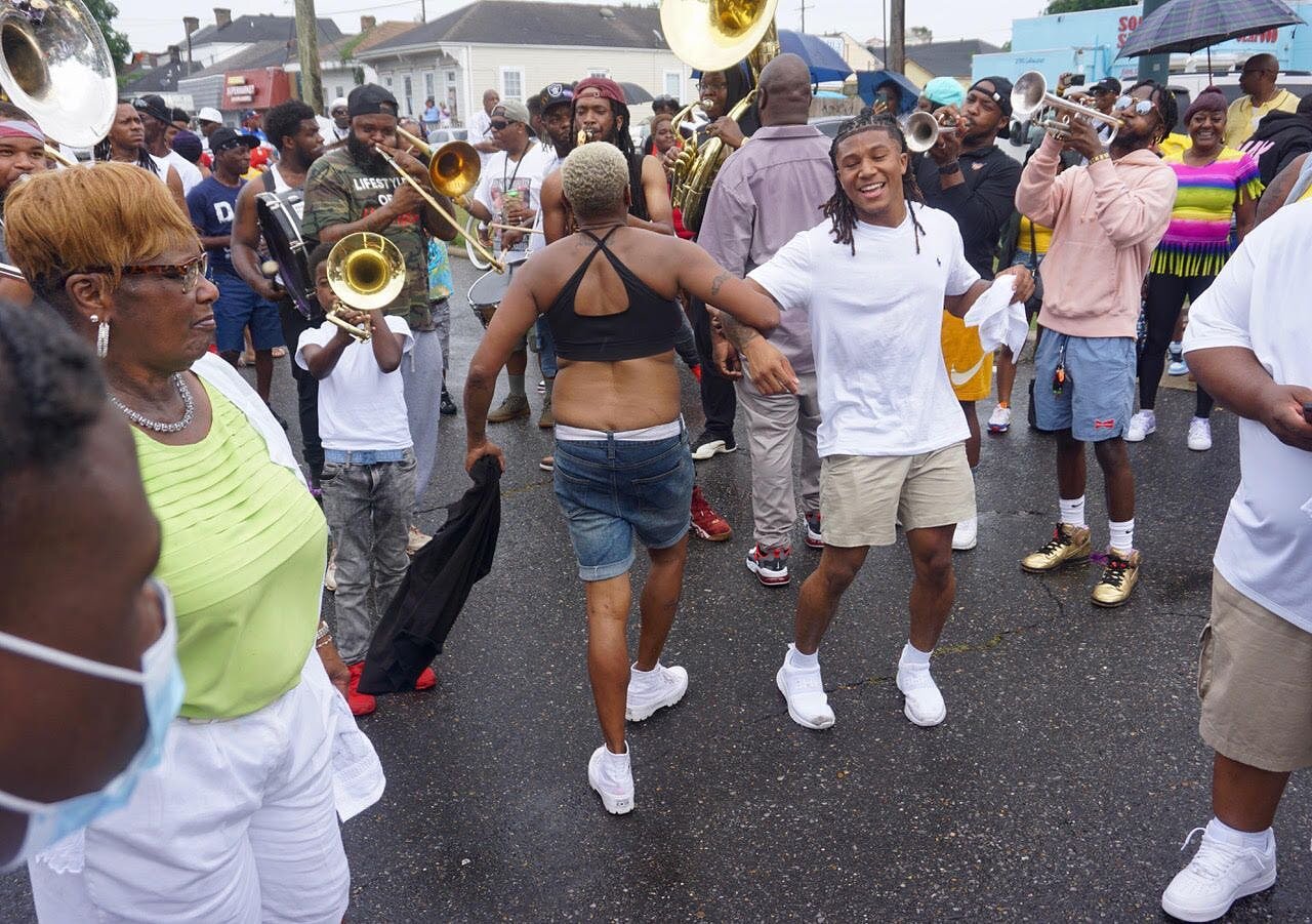 Perfect Gentleman Second Line New Orleans Fathers Day 2021 @charleslovellart #secondline #secondlinesunday #secondlinesundays #neworleans #colorphotography #perfectgentleman #officialtlyons