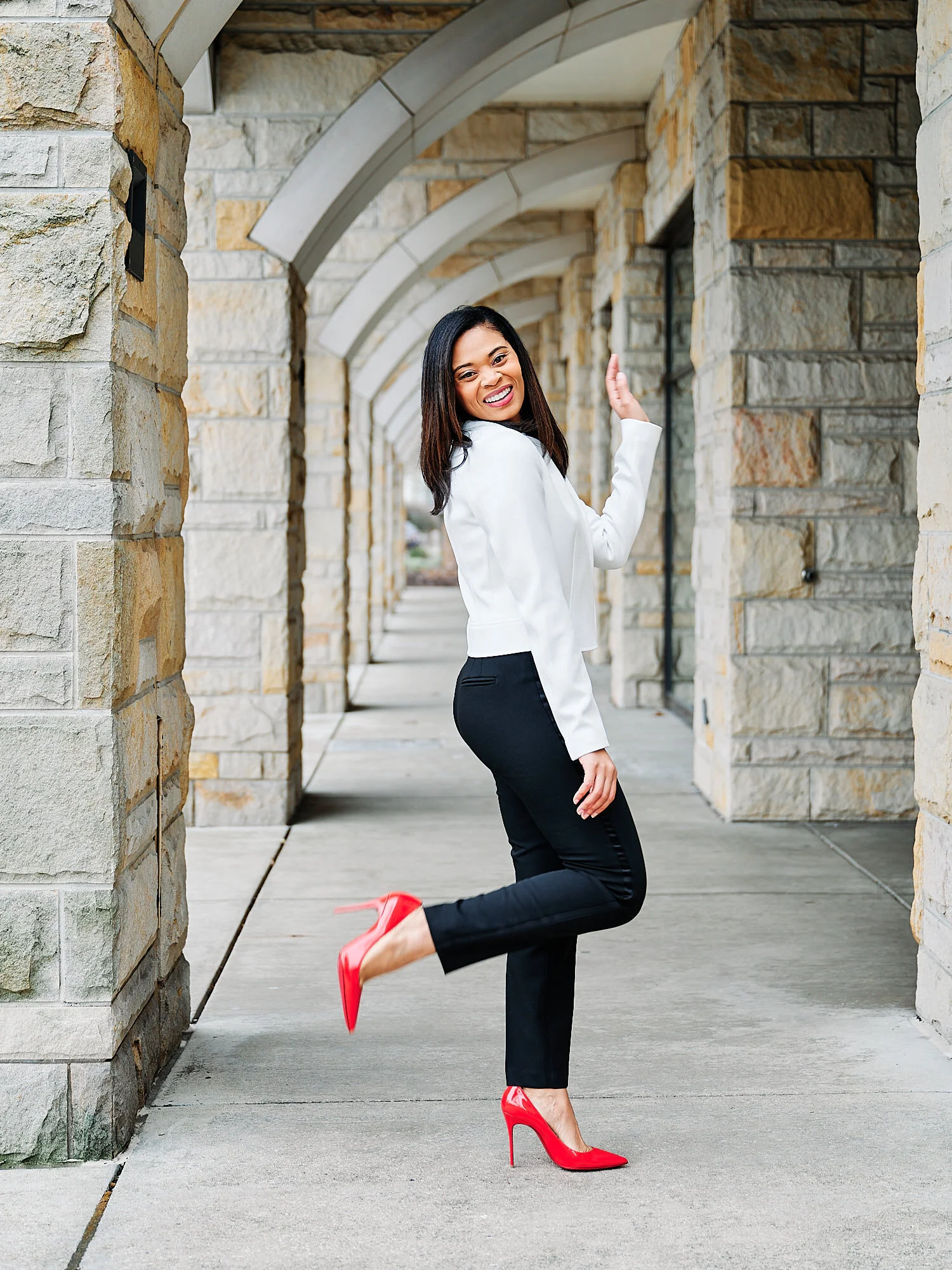  Dr. Patrice Smith,an orthodontist who creates beautiful smiles in Washington,DC is posing for business portraits in Sewickley,PA. She’s also blogging,traveling and making scented candles. 