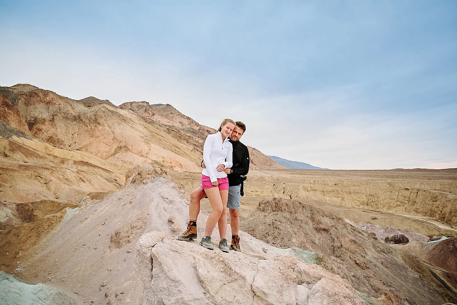  A family is hiking and enjoying the views in Death Valley national park in California, USA. It’s March 2021, the weather is warm and sunny. The views are stunning and the sand desert is spectacular. 