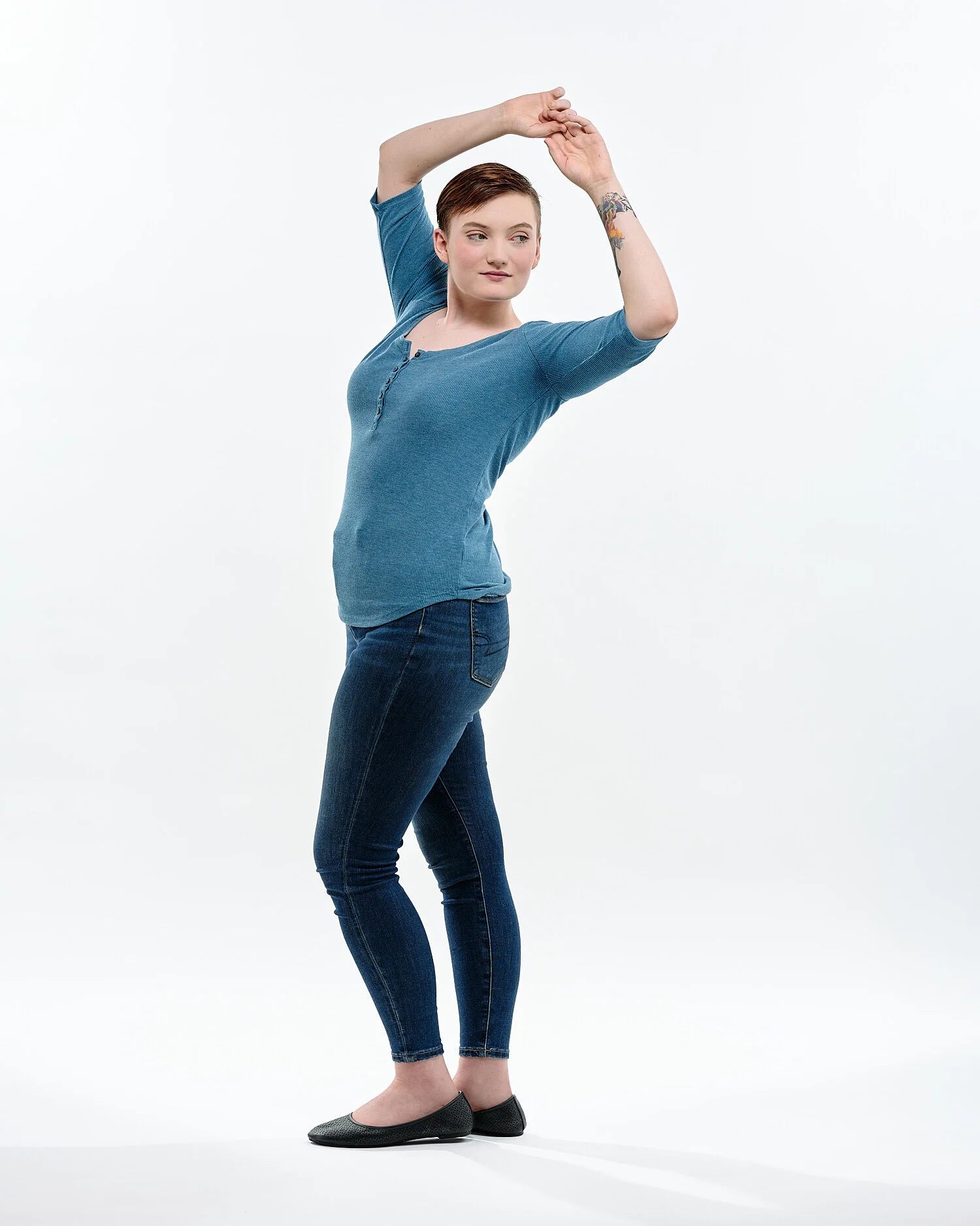  Amanda Krithinithis is posing for headshots and full-length portraits in a studio with white background. The young actress and model looks gorgeous with her stylish short hair and blue top and jeans. 