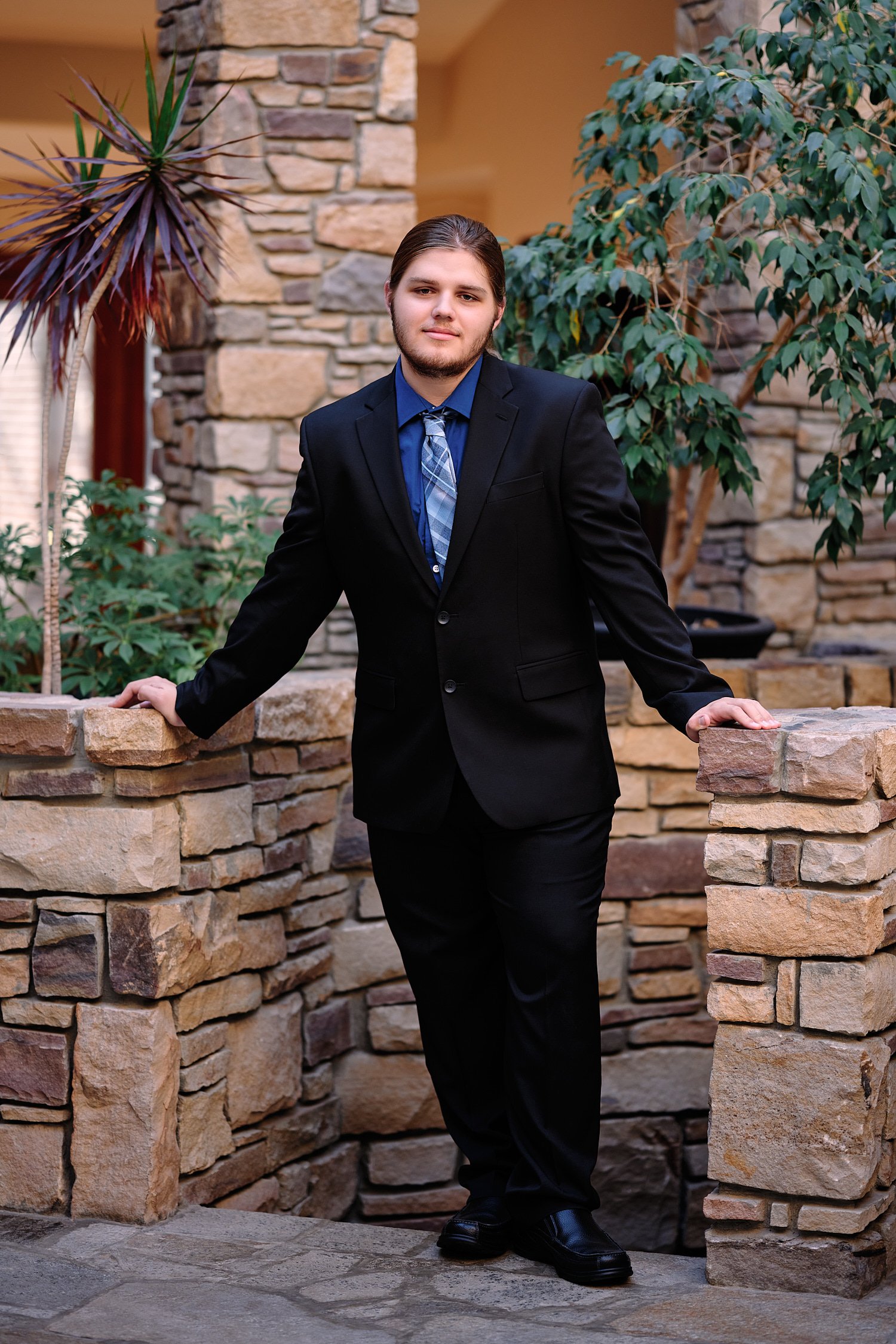  Zach Elkin of SA is posing for high school senior portraits in his family home in Sewickley Heights. He looks handsome in suit, polo shirt and playing with his dogs - in the backyard and in the house 