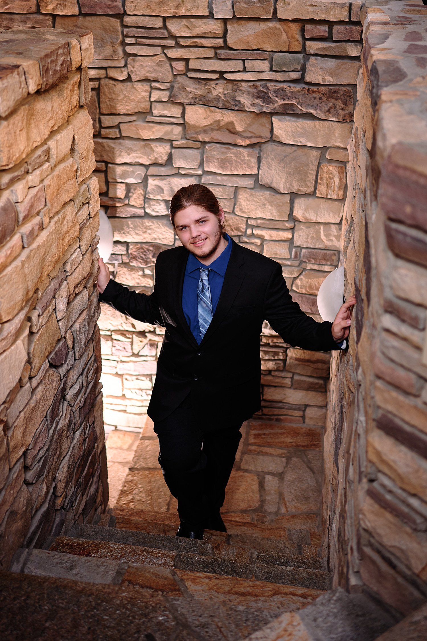  Zach Elkin of SA is posing for high school senior portraits in his family home in Sewickley Heights. He looks handsome in suit, polo shirt and playing with his dogs - in the backyard and in the house 