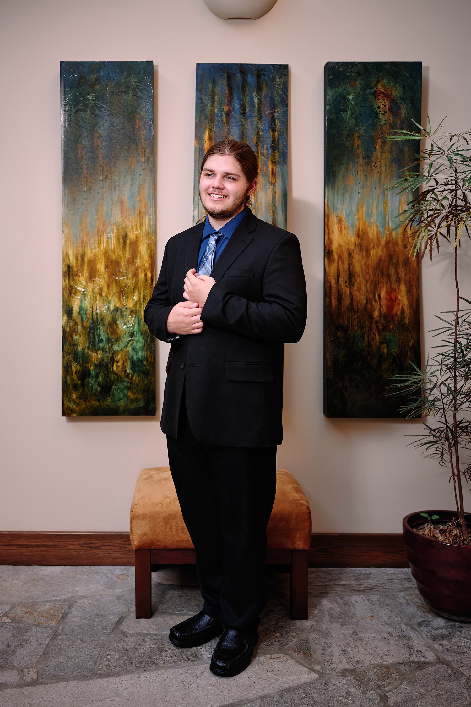  Zach Elkin of SA is posing for high school senior portraits in his family home in Sewickley Heights. He looks handsome in suit, polo shirt and playing with his dogs - in the backyard and in the house 