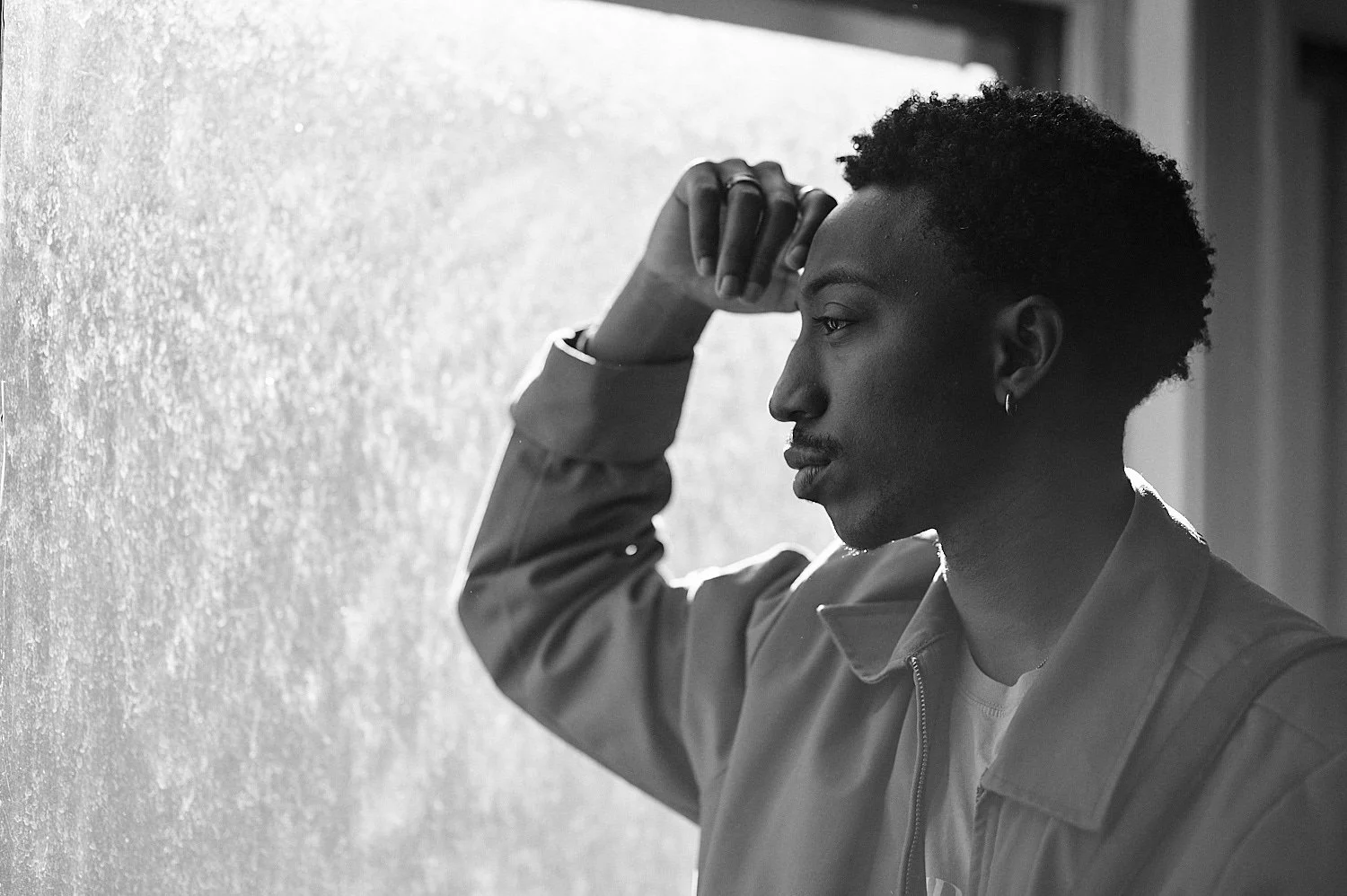  NEW YORK CITY, USA - DECEMBER 12TH 2021: Dante Crichlow, a graduate of New York University’s Tisch School of the Arts, is posing for the attendees of a photography workshop with Joe McNally. 