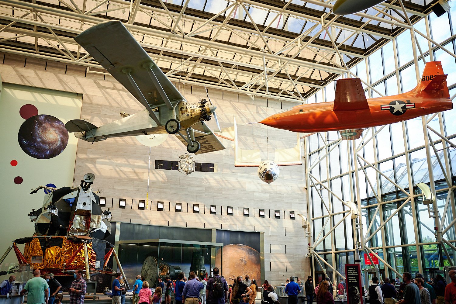  WASHINGTON, DC, USA - OCTOBER 16TH 2021: the awesome interior of The National Air and Space Museum of the Smithsonian Institution. The history of space is presented to attract children of all ages. 