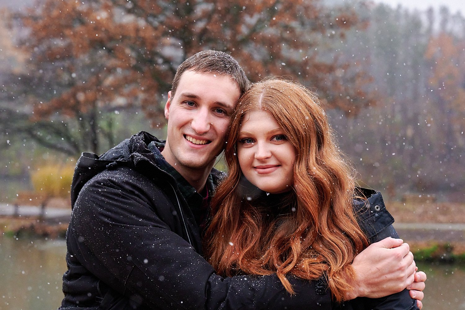  Victoria Detweiler is posing with her new husband on Marshall Island in North Park, Allegheny County near Pittsburgh, Pennsylvania. It’s very cold and it’s snowing. The trees around have few colors. 