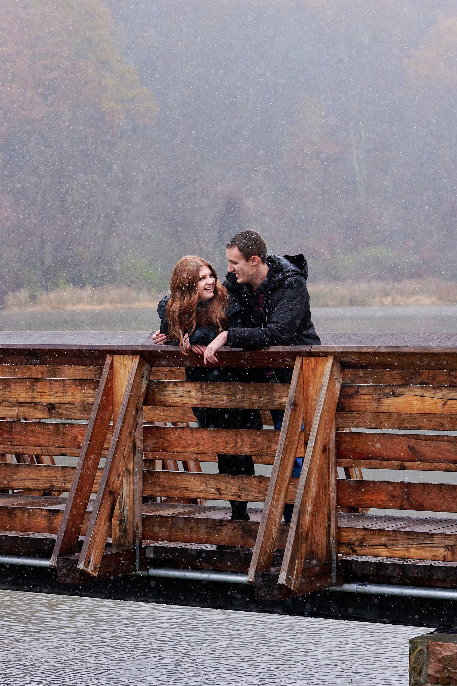  Victoria Detweiler is posing with her new husband on Marshall Island in North Park, Allegheny County near Pittsburgh, Pennsylvania. It’s very cold and it’s snowing. The trees around have few colors. 