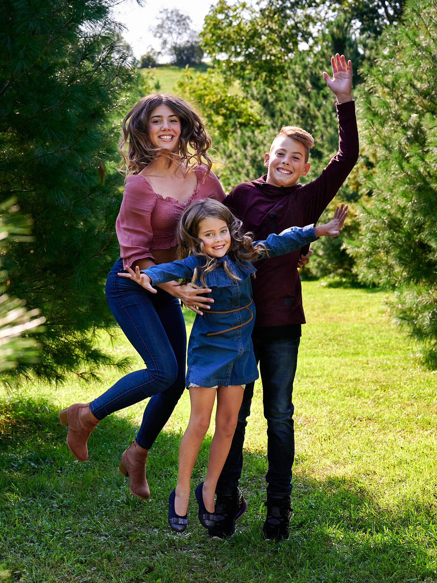  Natalie Koontz wanted a variety of shots of her three children - 13yo Resa , 11yo Jonah and 6yo Kenna and the whole family. Her brother had a session booked right after them, so we did a few shots too 