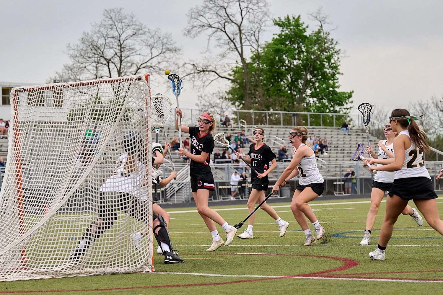  SEWICKLEY, PA, USA -May 5th 2022: The lacrosse senior school varsity team of Sewickley Academy are playing an away game versus the Quaker Valley High school varsity team. They lost in overtime 