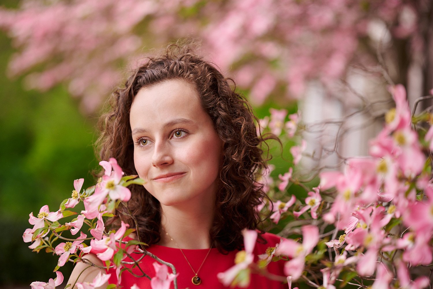  Rebecca Glass is posing for her high school senior portraits with beautiful spring flowers and water as she is an avid swimmer. Class of 2022, Sewickley Academy, Pittsburgh, Pennsylvania, USA. 