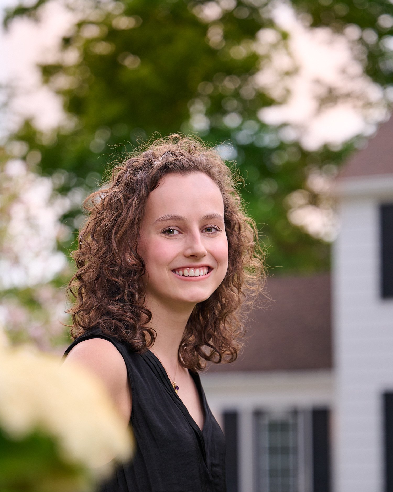  Rebecca Glass is posing for her high school senior portraits with beautiful spring flowers and water as she is an avid swimmer. Class of 2022, Sewickley Academy, Pittsburgh, Pennsylvania, USA. 