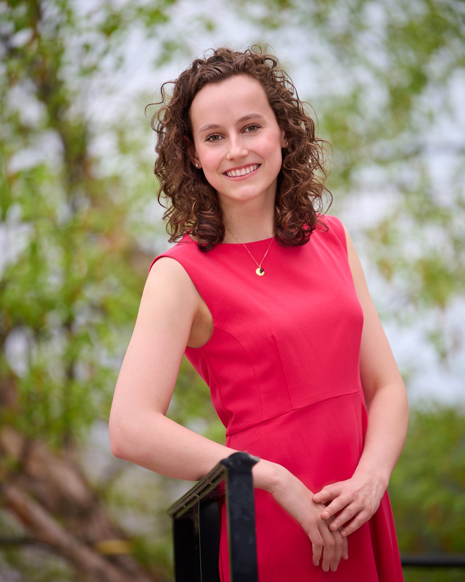  Rebecca Glass is posing for her high school senior portraits with beautiful spring flowers and water as she is an avid swimmer. Class of 2022, Sewickley Academy, Pittsburgh, Pennsylvania, USA. 