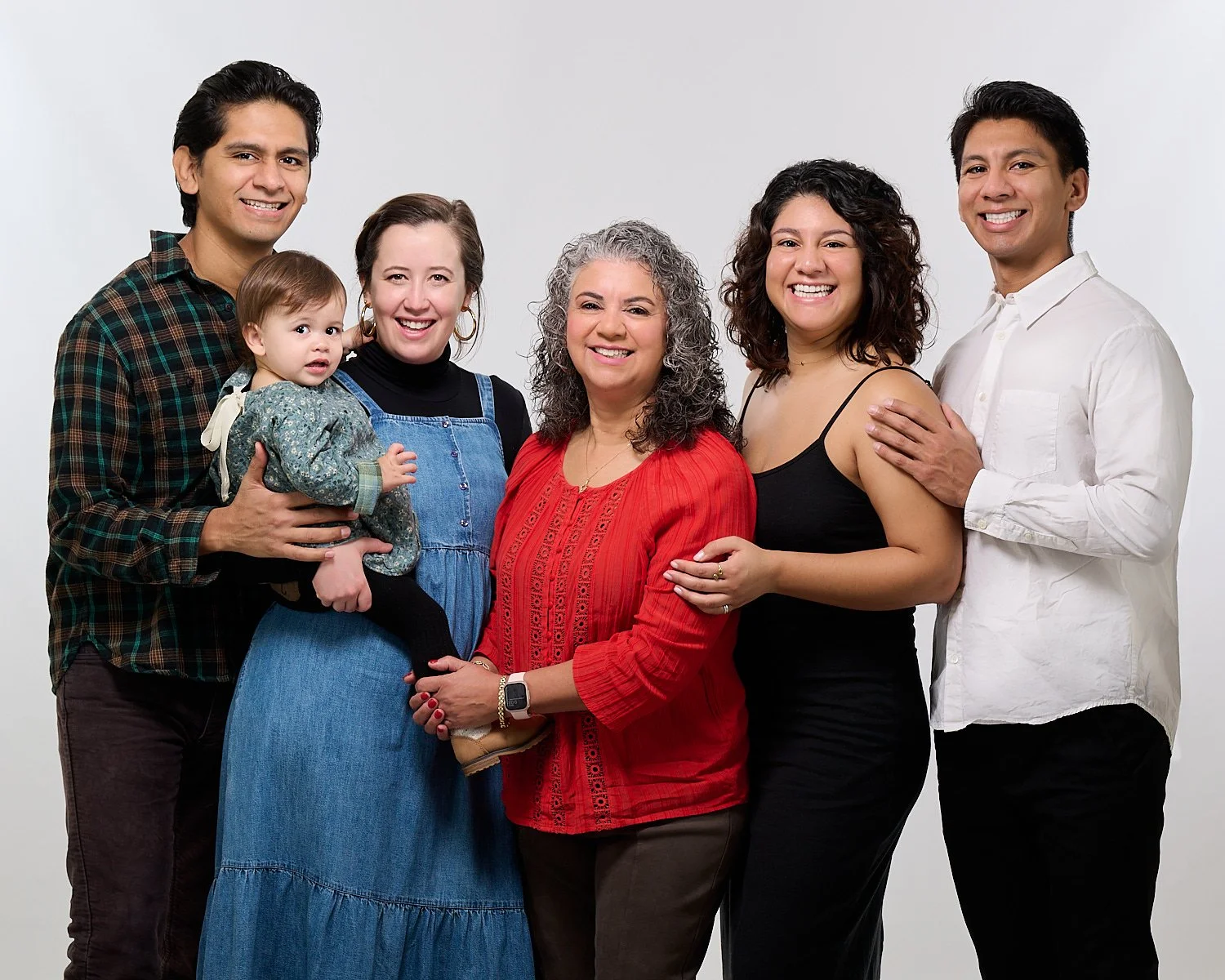 Colleen-Neato-studio-portrait-large-family-20231223-Z900033.jpg