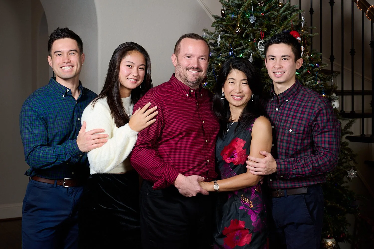 Miwa-Olson-family-portrait-Christmas-cards-20231223-Z900055.jpg