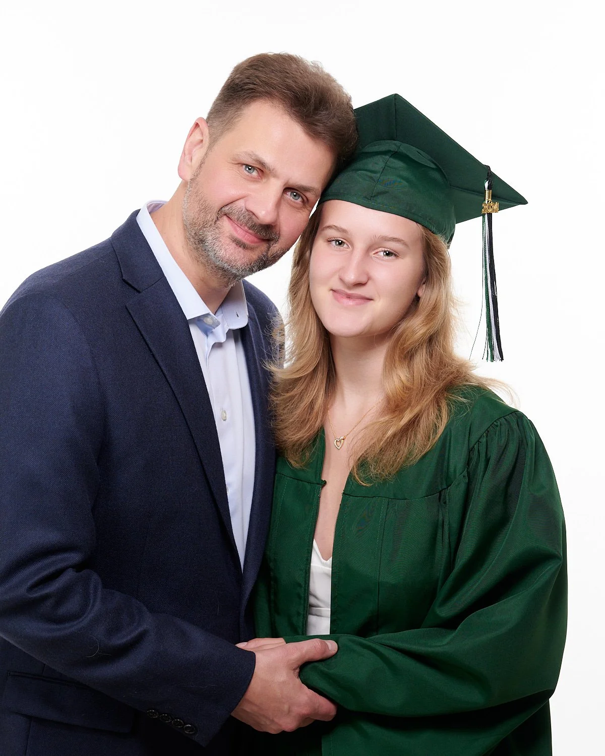 Alenka-graduation-family-studio-portrait-graduation-high-school-20240529-Z900264.jpg