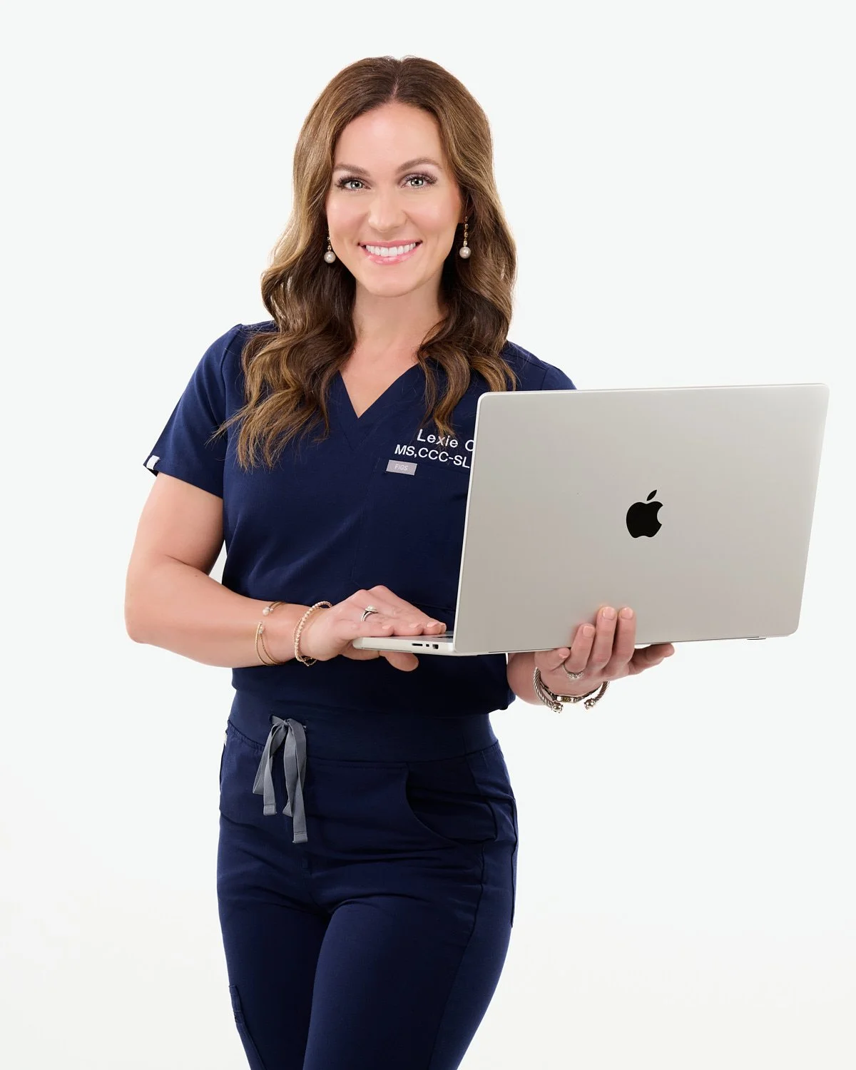 Lexie-Chol-studio-portrait-business-card-20240227-Z900157.jpg