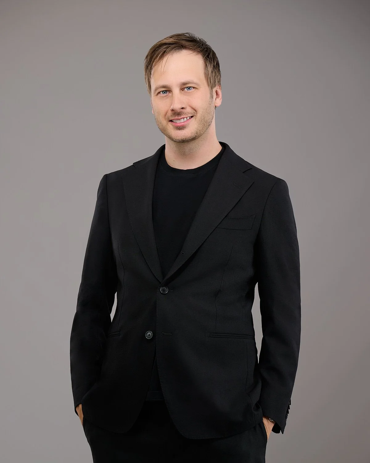 Greg-Hoffman-studio-portrait-weddings-videographer-20250703-Z9139806-R2.jpg