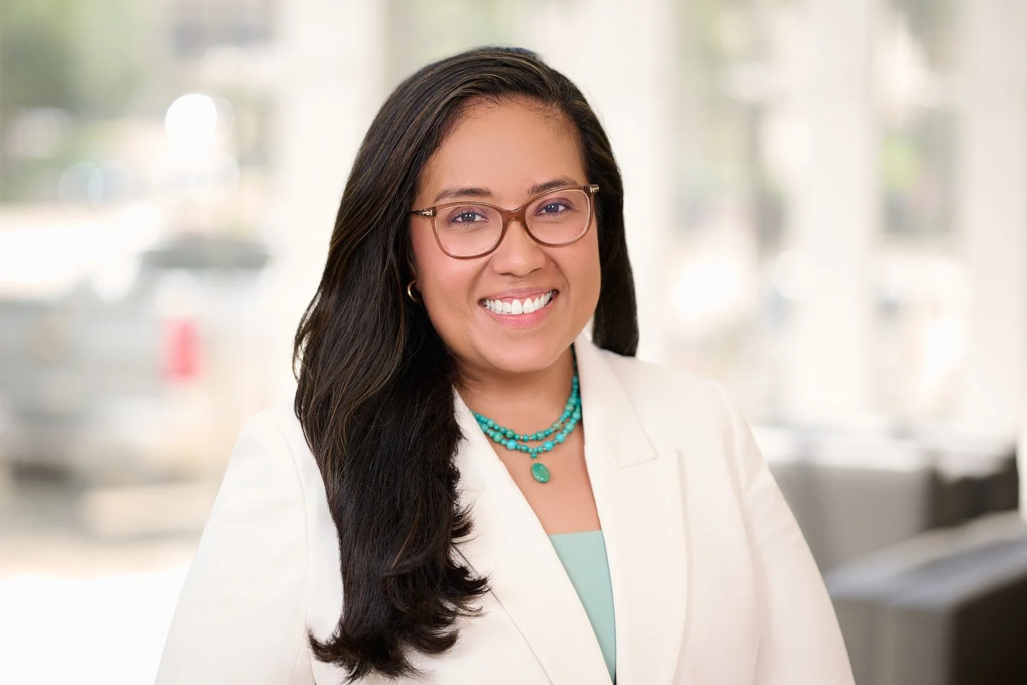 Claudia-Cruce-Modern-lounge-business-headshot-20250719-Z9140399-R2.jpg
