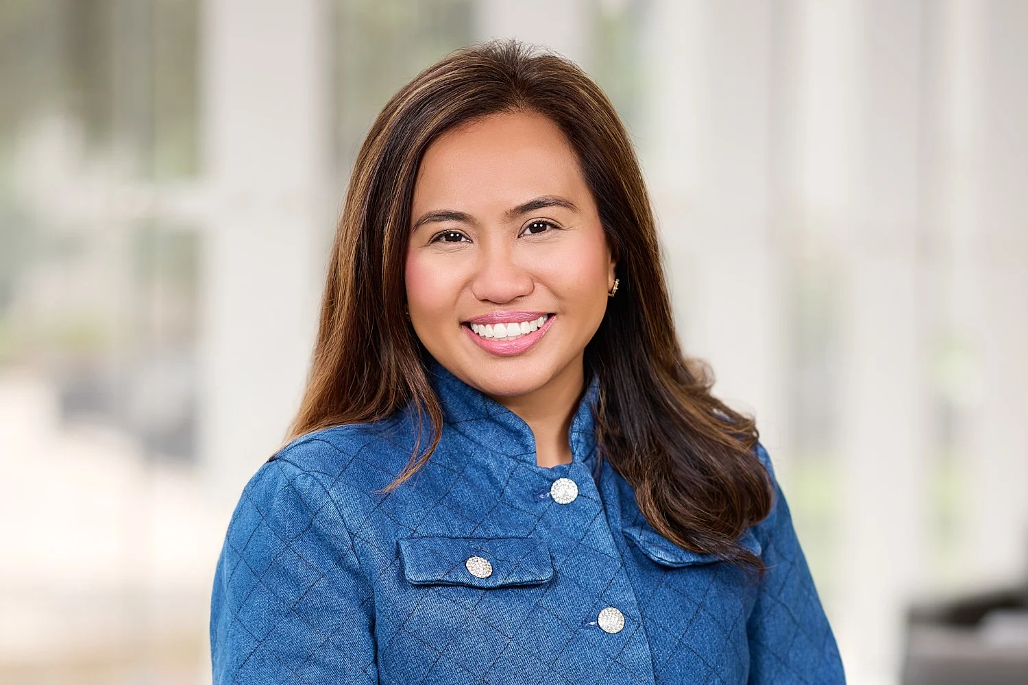 Jo-Arcilla-Modern-lounge-business-headshot-20250719-Z9141080-R2 1.jpg