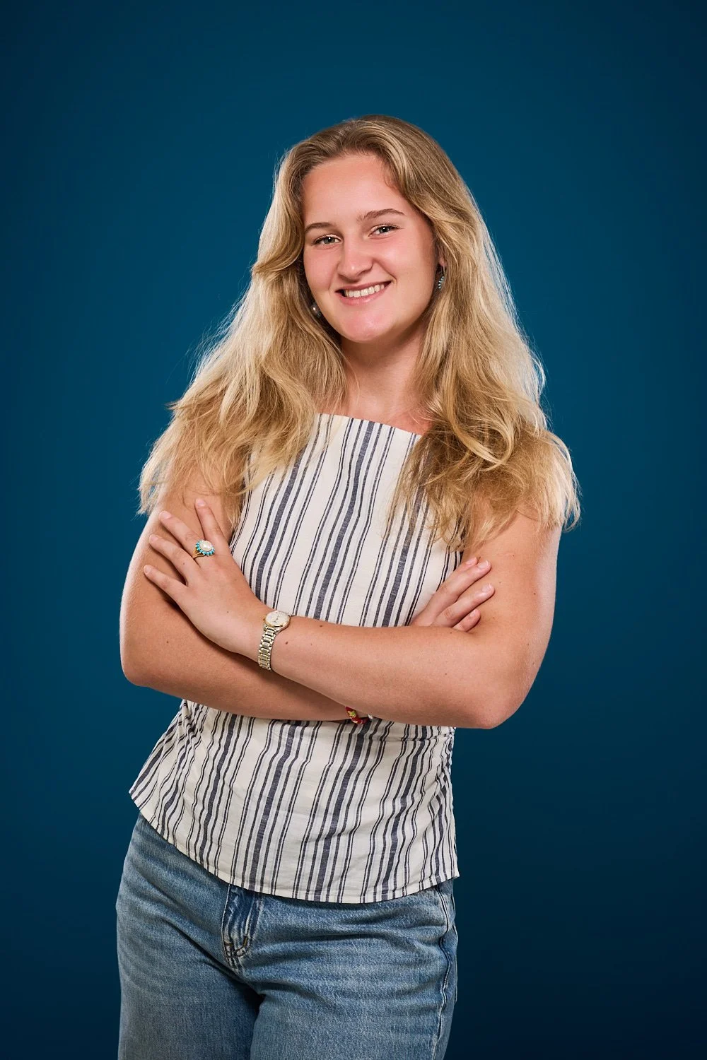 Alena-Gurevich-studio-portrait-blue-background-20250812-Z9147468.jpg
