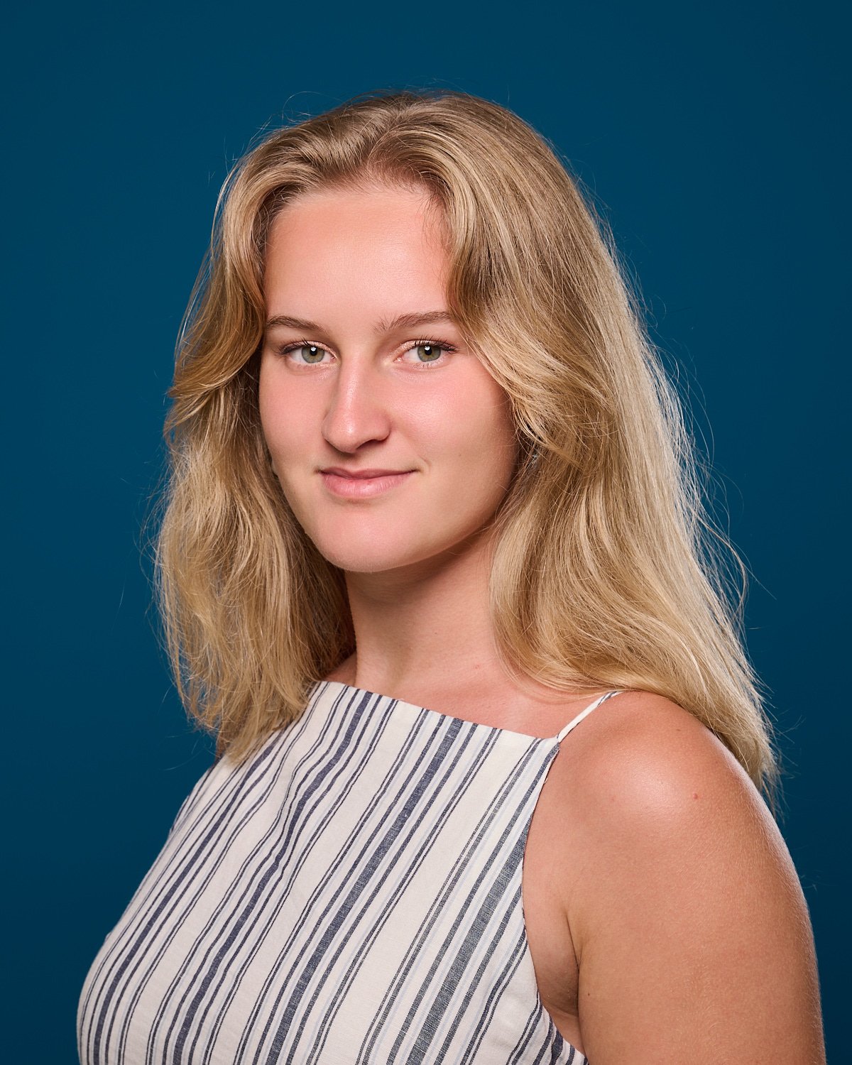Alena-Gurevich-studio-portrait-blue-background-20250812-Z9147584.jpg