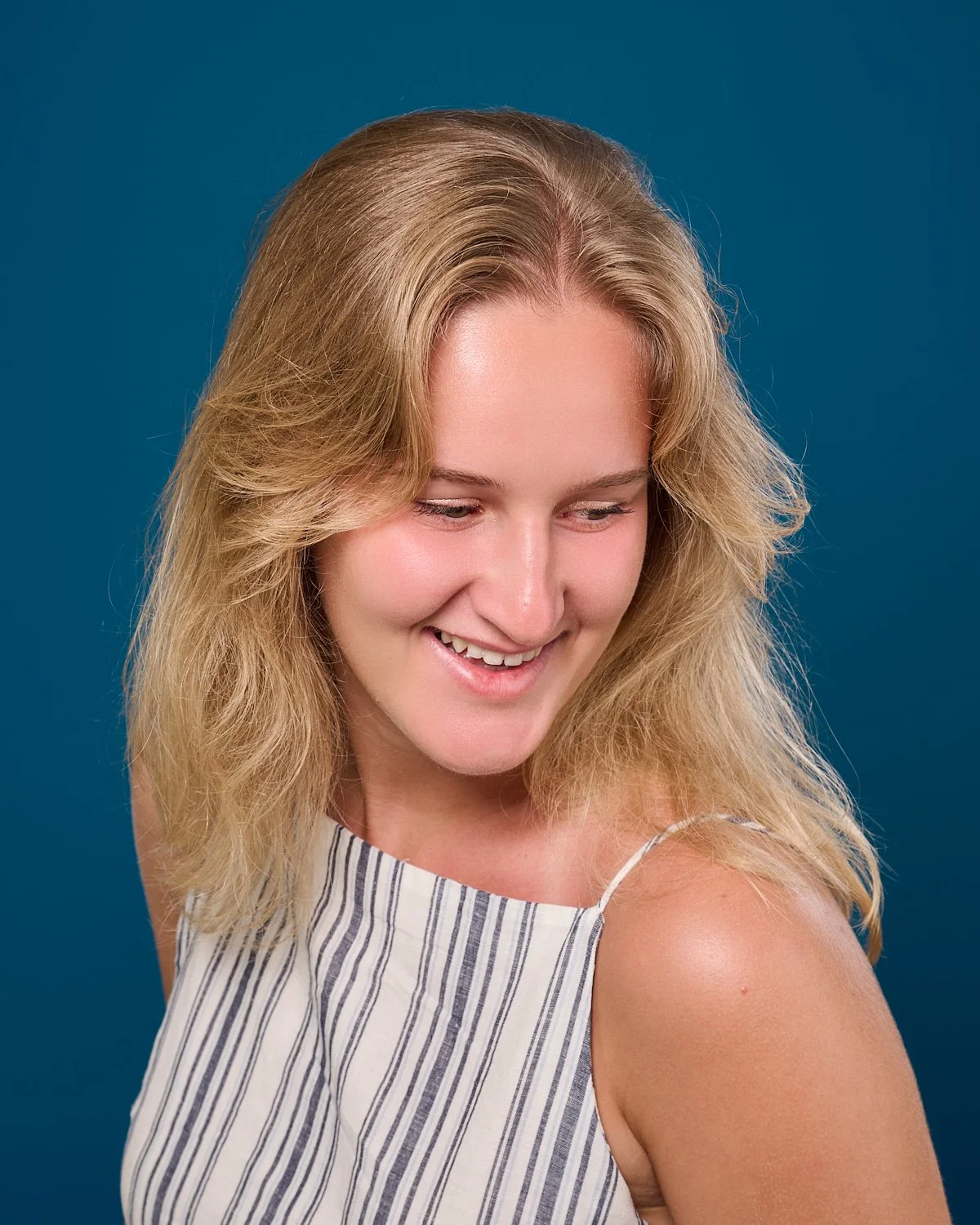 Alena-Gurevich-studio-portrait-blue-background-20250812-Z9147661.jpg